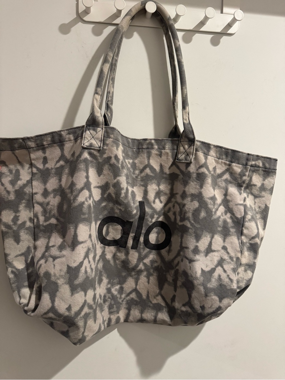 ALO Yoga Large Tote Bag Gray Tie Dye Canvas Gym Travel Carry On Shopper NWT - Picture 3 of 6